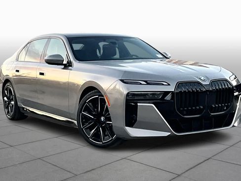 Used 2025 BMW i7 xDrive60 AWD/4WD image 2