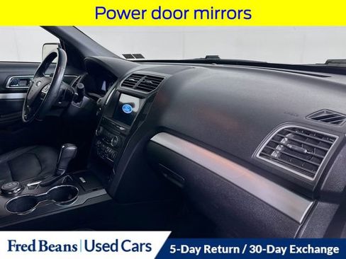 Used 2017 Ford Explorer XLT w/ Equipment Group 202A AWD/4WD image 37