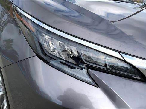 Used 2024 Toyota Sienna XLE image 26