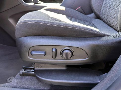 Used 2024 Chevrolet Equinox LT FWD image 10