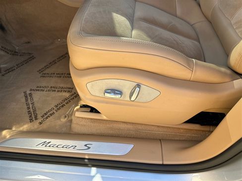 Used 2017 Porsche Macan S w/ Dark Walnut Interior Package image 18