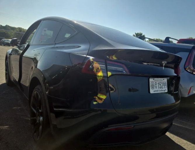 Used 2024 Tesla Model Y Long Range AWD/4WD image 3