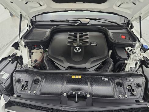 Used 2021 Mercedes-Benz GLS 580 4MATIC image 17