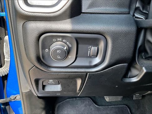 Used 2024 RAM 1500 Big Horn RWD image 32