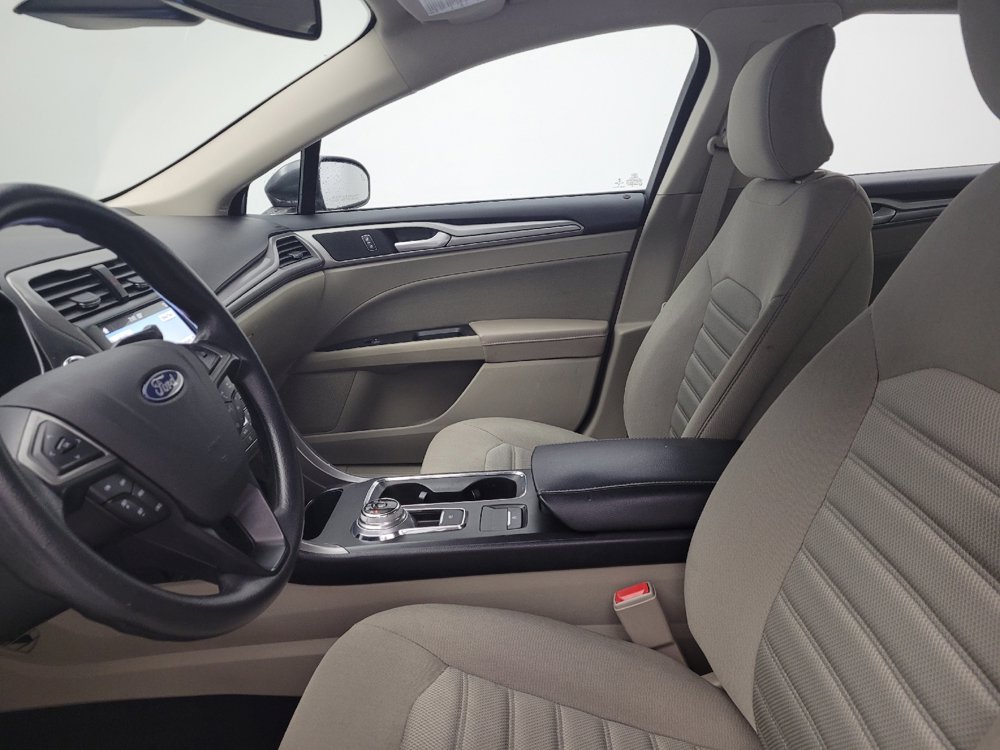 Used 2019 Ford Fusion SE FWD image 17