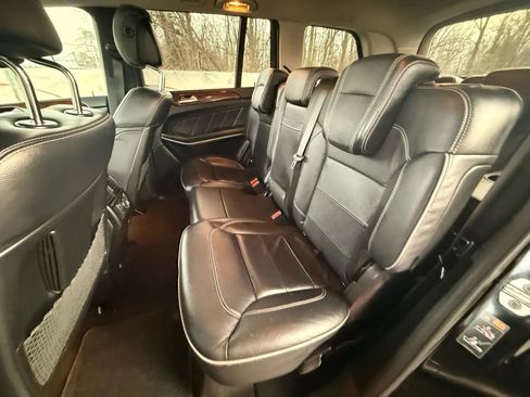 Used 2014 Mercedes-Benz GL 550 4MATIC image 19