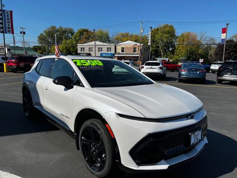 Used 2025 Chevrolet Equinox EV RS image 3