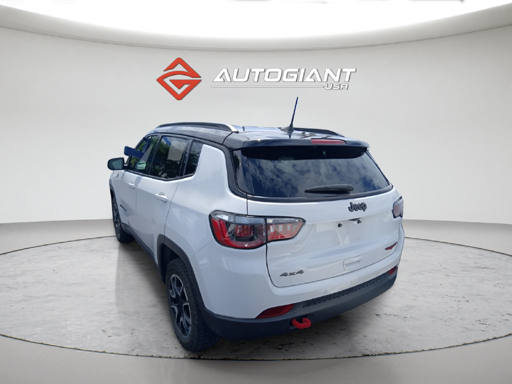 Used 2024 Jeep Compass Trailhawk AWD/4WD image 2