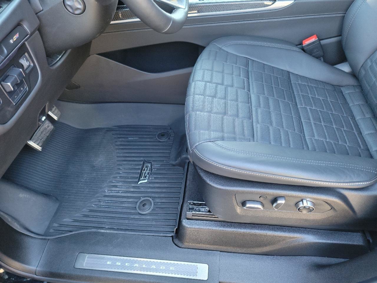 Used 2025 Cadillac Escalade V AWD/4WD image 11