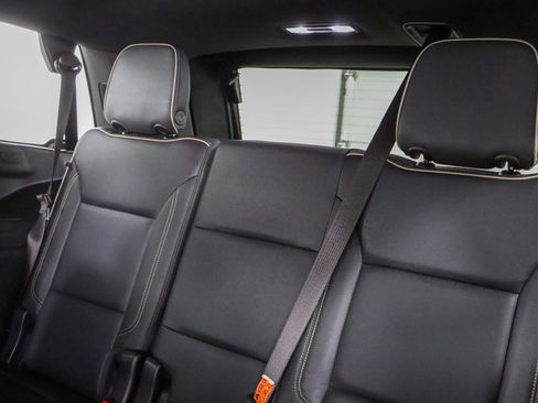 Used 2023 GMC Yukon SLT w/ SLT Luxury Package image 29