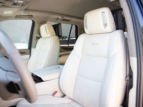 Used 2024 Cadillac Escalade Sport Platinum w/ Heavy-Duty Trailer Package AWD/4WD image 16