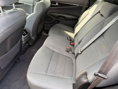 Used 2020 Kia Sorento S image 15
