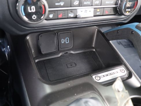 Used 2023 Ford Bronco Wildtrak image 29