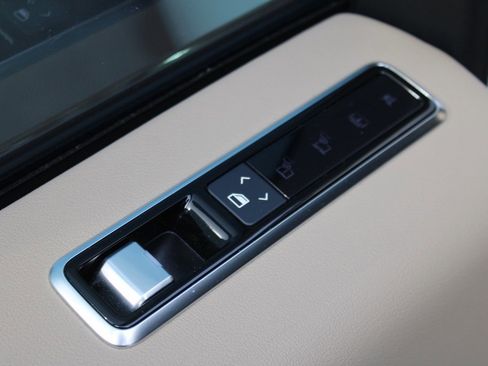 Used 2022 Land Rover Range Rover P525 Westminster Edition image 34