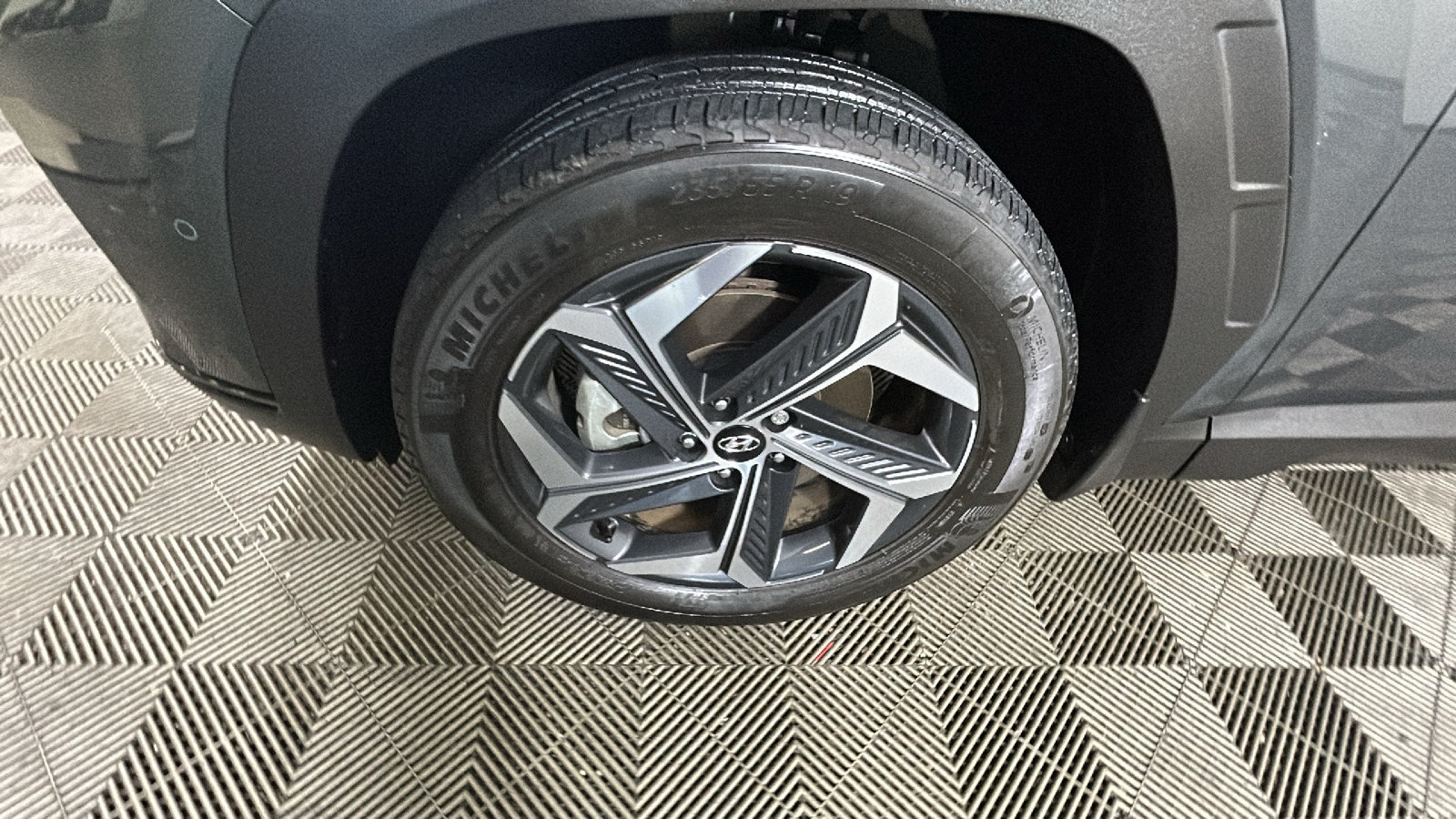 Certified 2024 Hyundai Tucson Limited AWD/4WD image 11