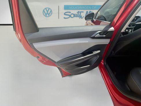 Certified 2023 Volkswagen Taos SE FWD image 25