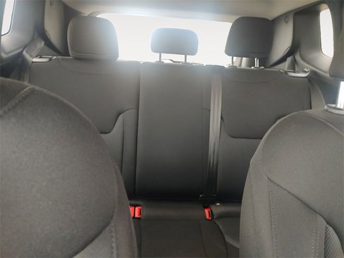 Used 2023 Jeep Renegade Latitude image 13