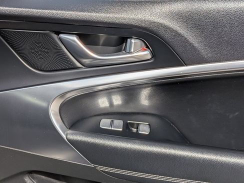 Used 2025 Genesis G70 2.5T RWD image 34