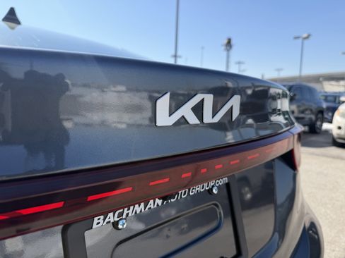 Used 2022 Kia Forte LXS image 8