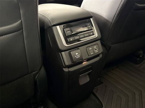 Used 2023 Subaru Ascent Touring AWD/4WD image 37
