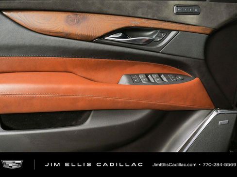 Used 2018 Cadillac Escalade Luxury AWD/4WD image 6