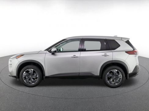 Used 2025 Nissan Rogue SV FWD image 4