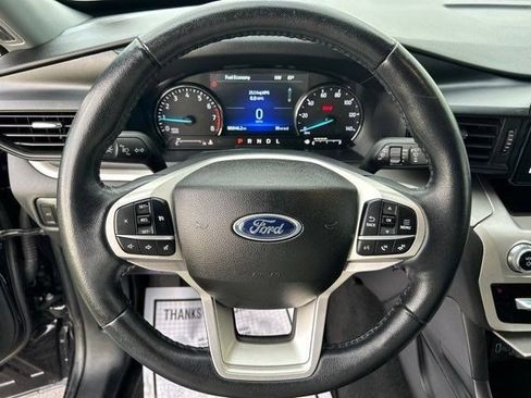 Used 2023 Ford Explorer XLT AWD/4WD image 16