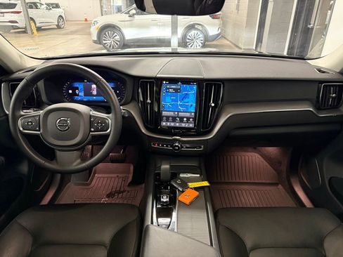 Used 2024 Volvo XC60 B5 Core AWD/4WD image 18