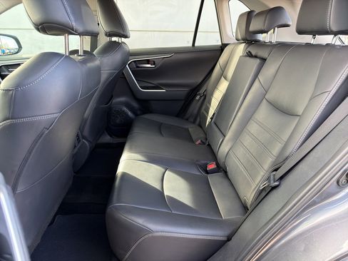 Used 2019 Toyota RAV4 Limited image 13