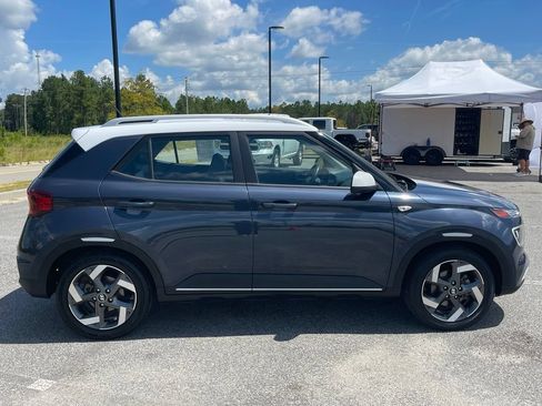 Used 2023 Hyundai Venue Limited w/ Cargo Package FWD image 19