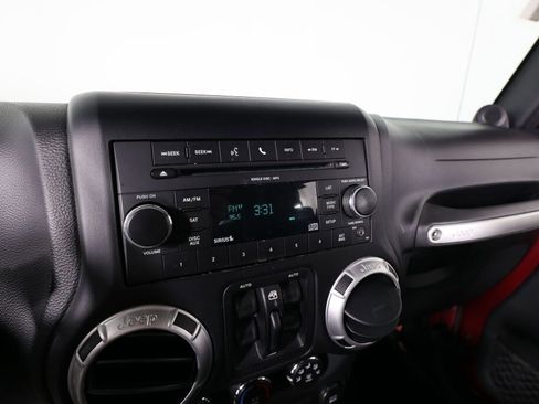 Used 2011 Jeep Wrangler Unlimited Rubicon AWD/4WD image 33