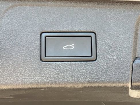 Used 2026 Volkswagen Atlas SE FWD image 17