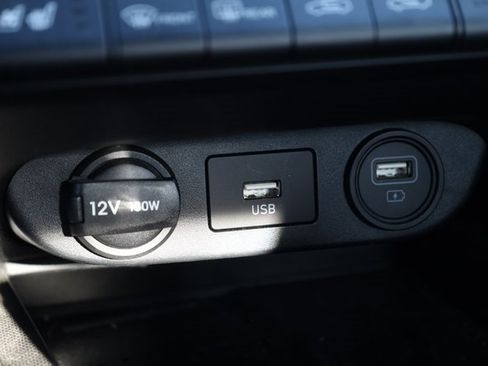 Used 2023 Hyundai Elantra Limited image 22
