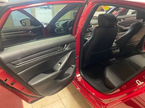 Used 2019 Honda Accord Sport image 11