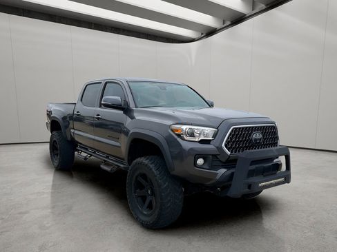 Used 2019 Toyota Tacoma TRD Off-Road w/ Technology Package AWD/4WD image 7