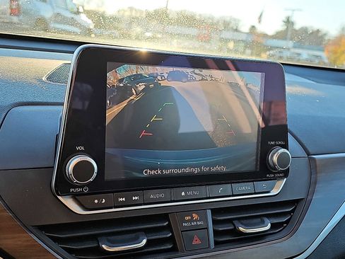 Used 2023 Nissan Altima 2.5 SV image 18