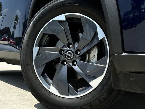 Used 2024 Nissan Rogue SV FWD image 10