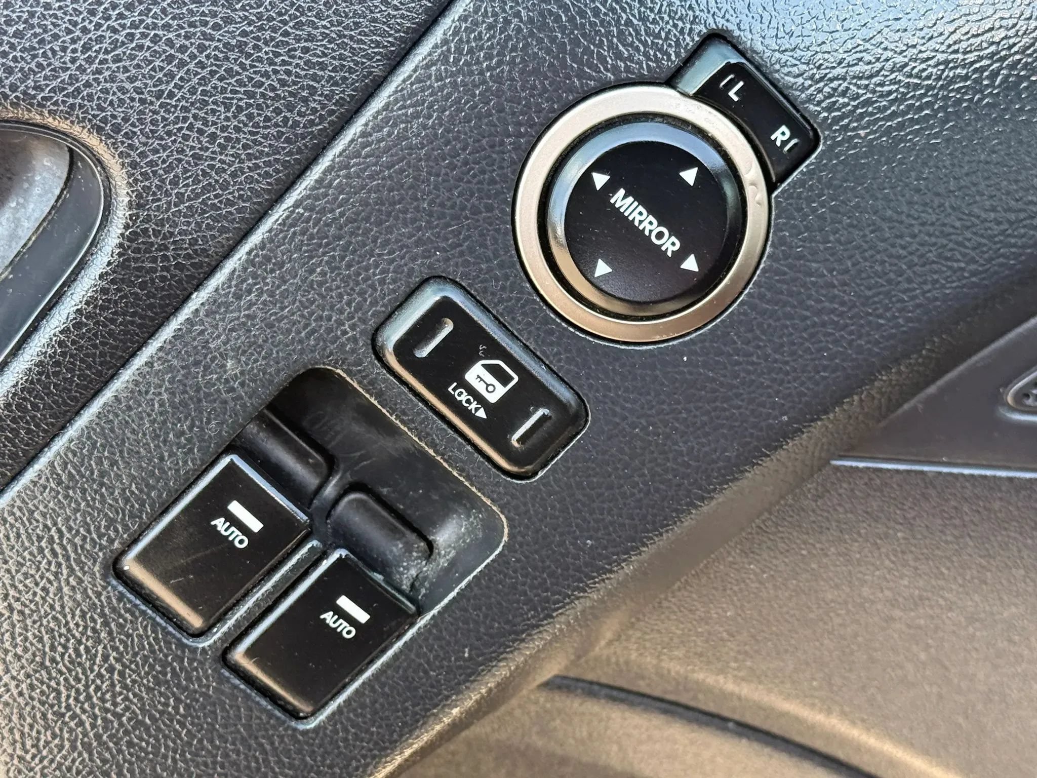 Used 2013 Hyundai Genesis 3.8 RWD image 23