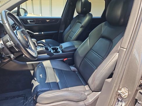 Used 2021 Porsche Cayenne AWD/4WD image 5