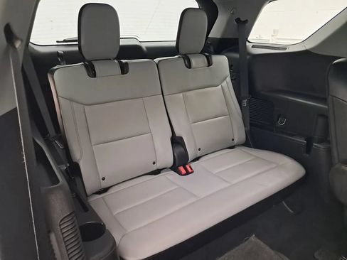 Used 2021 Ford Explorer XLT w/ Equipment Group 202A AWD/4WD image 21