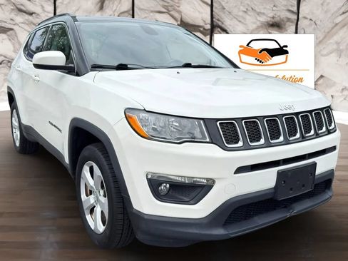 Used 2018 Jeep Compass Latitude w/ Popular Equipment Group AWD/4WD image 3
