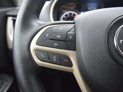 Used 2017 Jeep Cherokee Limited AWD/4WD image 31
