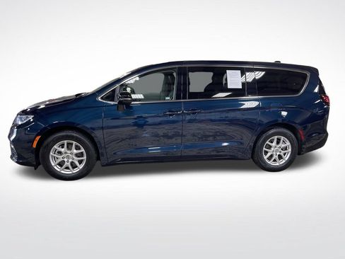 Used 2024 Chrysler Pacifica Touring-L FWD image 2