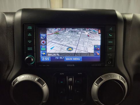 Used 2014 Jeep Wrangler Unlimited Rubicon w/ Connectivity Group image 18