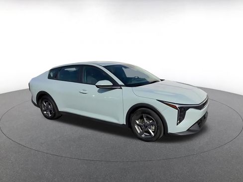 Used 2025 Kia K4 LXS image 2