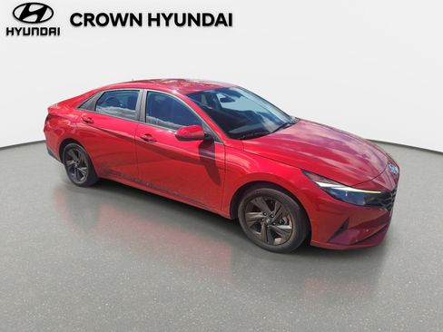 Used 2023 Hyundai Elantra SEL image 3