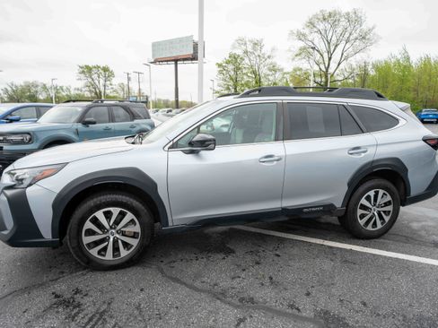 Used 2024 Subaru Outback Premium AWD/4WD image 3