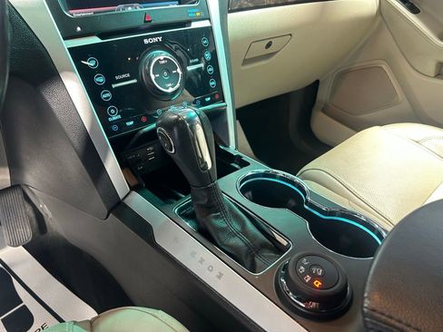 Used 2015 Ford Explorer Limited w/ Equipment Group 302A AWD/4WD image 28