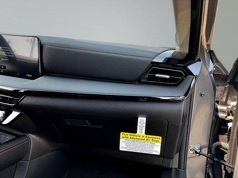 Used 2026 Nissan Kicks SR FWD image 30