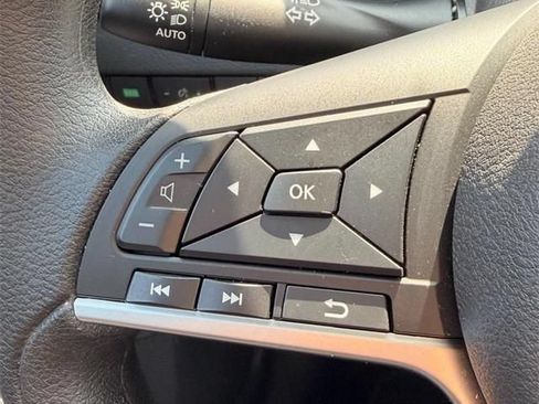 Used 2025 Nissan Sentra SV FWD image 16